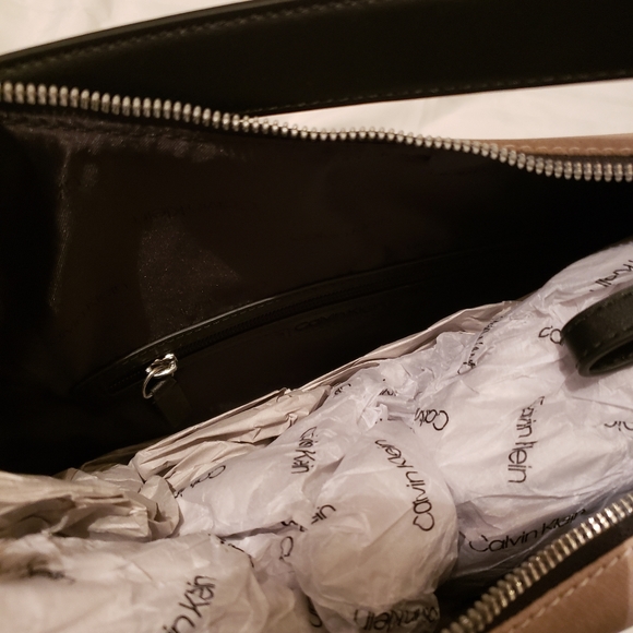 Calvin Klein pocketbook - Picture 2 of 7